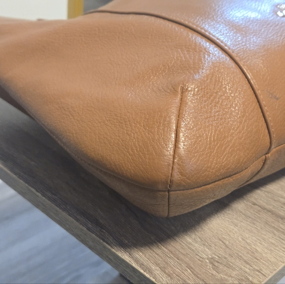 Coach Isabella Leather Shoulderbag - Picture 8 of 16